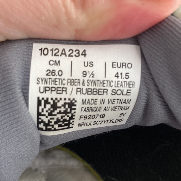 ASICS - Picture 4 of 4